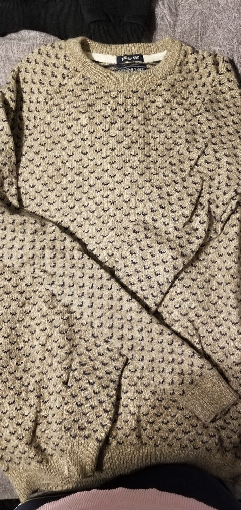 Patterned cream colored top